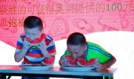 路口见吃瓜群众,吃瓜群众的围观瞬间