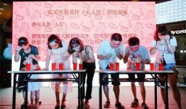 路口见吃瓜群众,吃瓜群众的围观瞬间