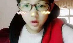 爱笑的女孩吃瓜,揭秘爱笑女孩的欢乐生活”