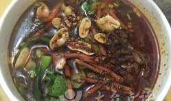 瓜大姐瓜妈吃酸辣粉