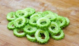 扶阳正阳吃瓜,夏日吃瓜养生之道