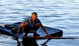 渔民围观吃瓜视频下载,揭秘海上奇观背后的故事