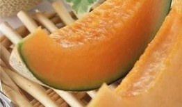 吃瓜哈密瓜雪糕,吃瓜哈密瓜雪糕，甜蜜滋味尽享一夏