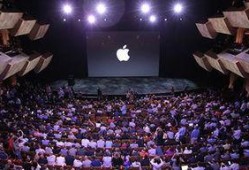 苹果发布会群众吃瓜,群众吃瓜围观，科技盛宴中的趣味瞬间