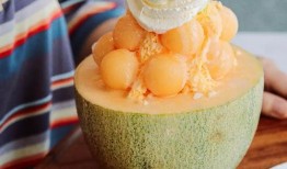 蜜瓜冰激凌怎么吃,夏日清凉新食尚，尽享甜蜜滋味