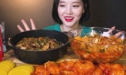 福姬吃蜜瓜,甜蜜滋味，尽享人生美好