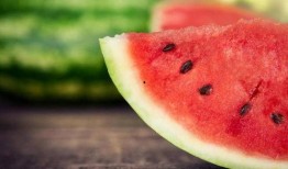 吃瓜夏日文案图片,清凉一夏，趣味无限！