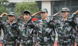 潍坊军训吃瓜教学,吃瓜学生见证成长瞬间