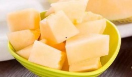 吃瓜哈密瓜雪糕,吃瓜哈密瓜雪糕，甜蜜滋味尽享一夏